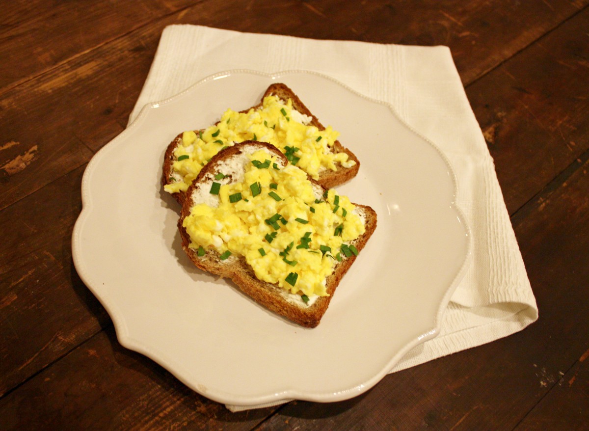 Cream Cheese and Chive Scrambled Eggs Her Heartland Soul