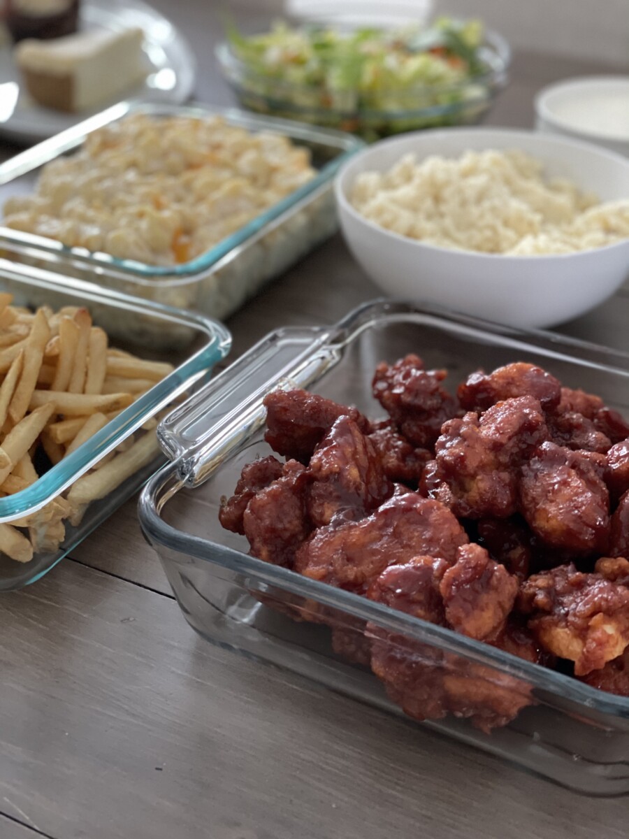 Hy-Vee Tablespread for Valentine's Day - Her Heartland Soul